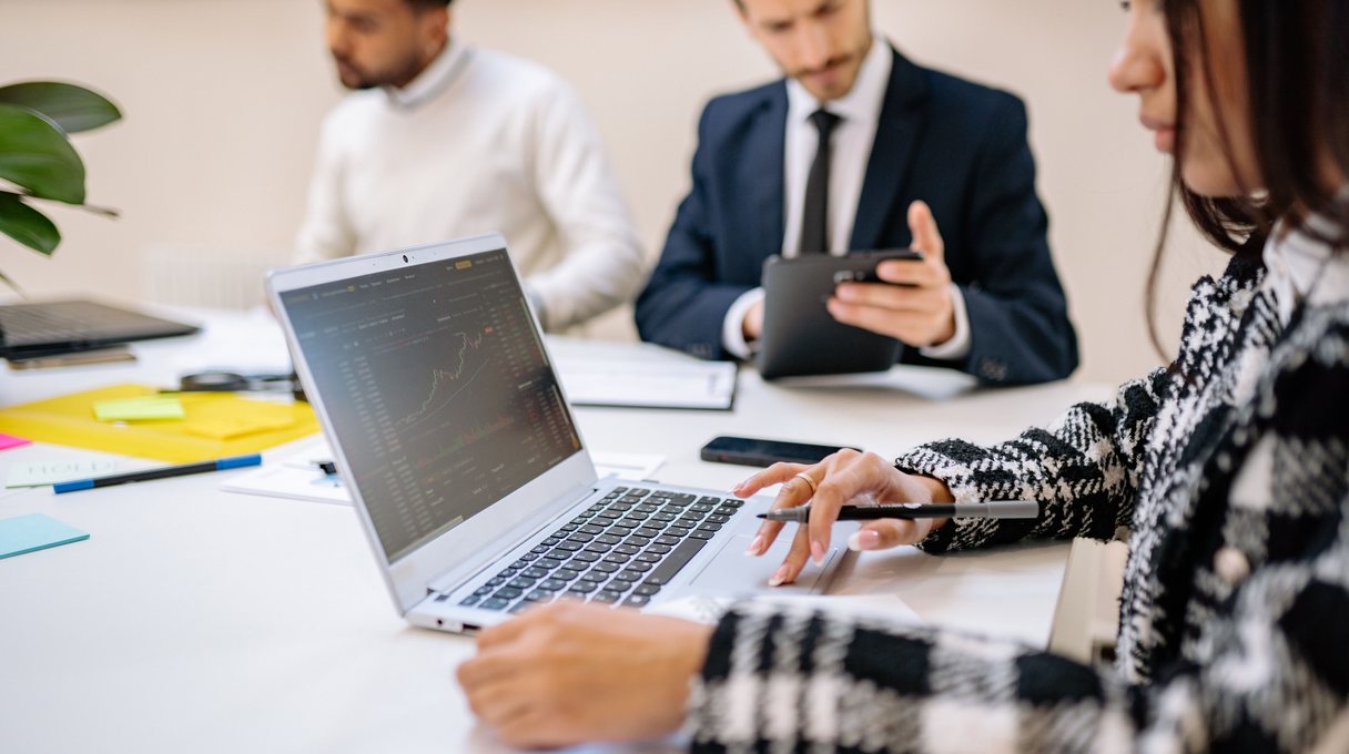 Agentes de IA en la empresa: qué son realmente y cómo se implantan