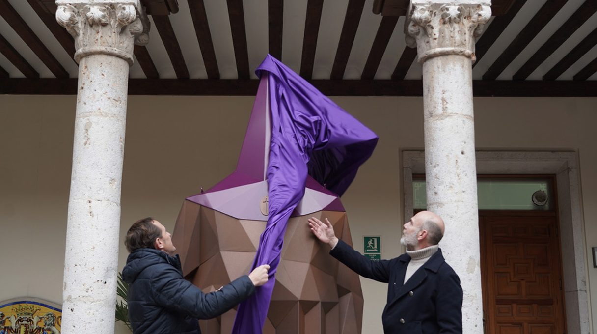 Una escultura de acero de 3,20 metros con realidad virtual dentro