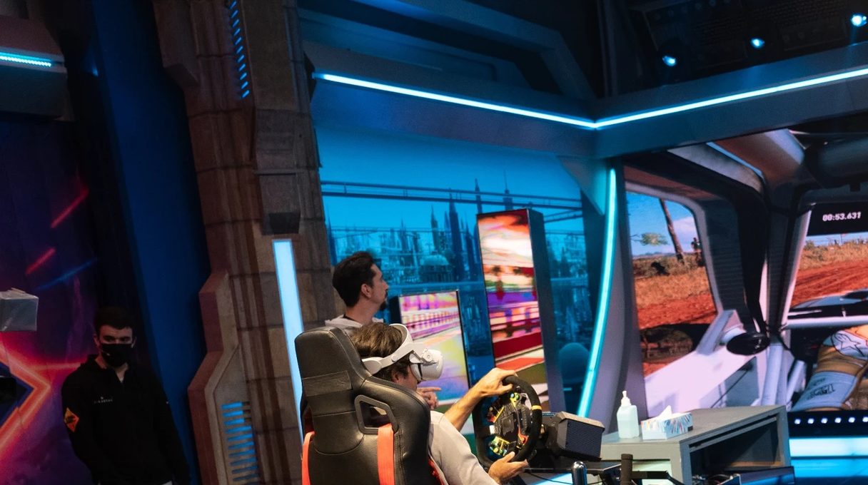 Un simulador de conducción en El Hormiguero, con Carlos Sainz Jr.