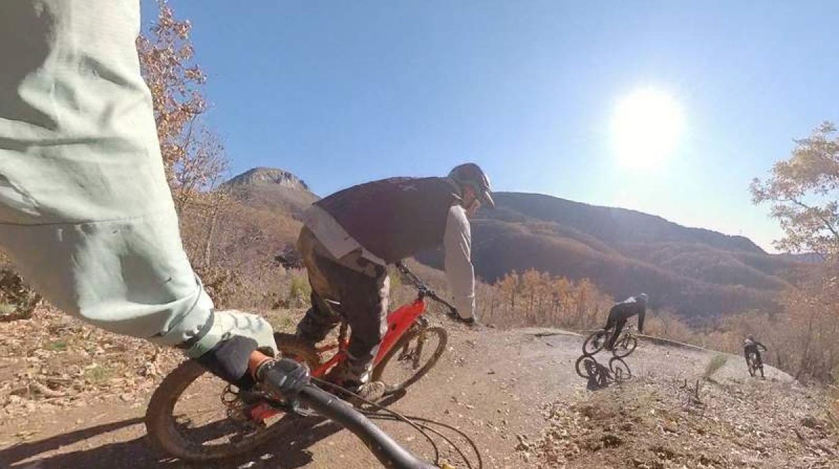 Pedalear por la Montaña Central leonesa sin salir de una feria